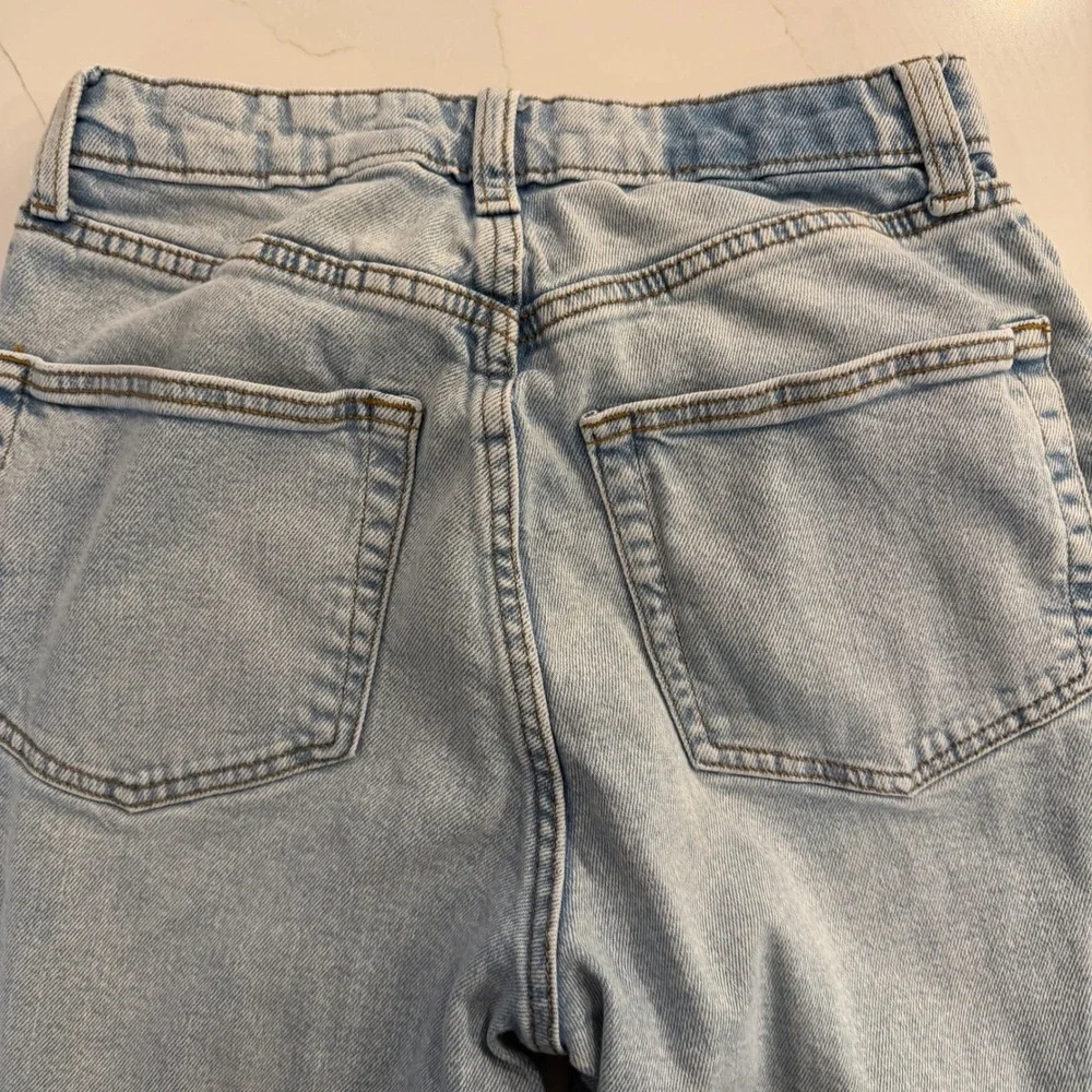 Wild Fable 90s Relaxed Straight Distressed Light Wash Jeans Womens Size 4‎ Blue